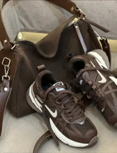 large-77a812606b63ef30ab452774d4829d235ca0b5ef